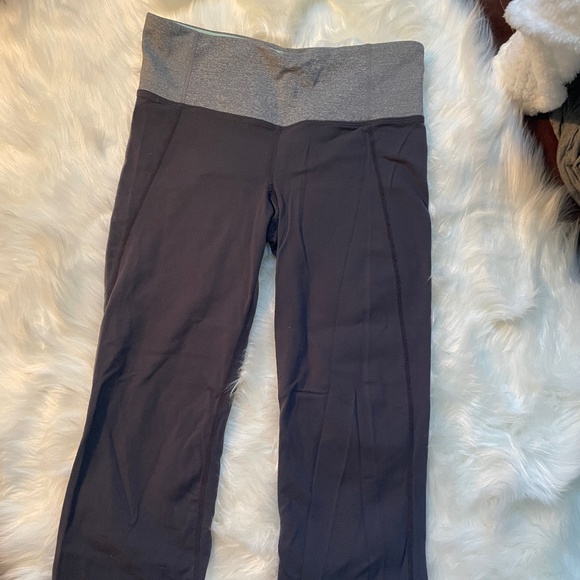 LULULEMON size 6 Leggings with small flare - Picture 1 of 3